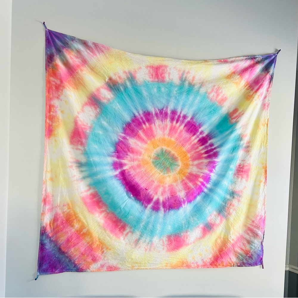 Vibrant Tie-Dye Wall Tapestry